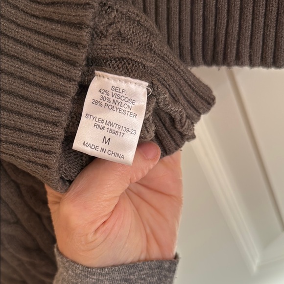 Alter'd State women's cable Knit Cropped Sweater - olive green, size M - Picture 9 of 10